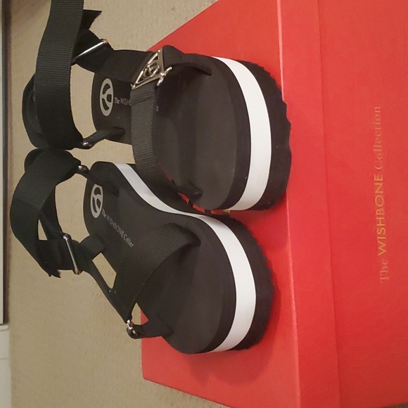 Wishbone sandles - Picture 4 of 5